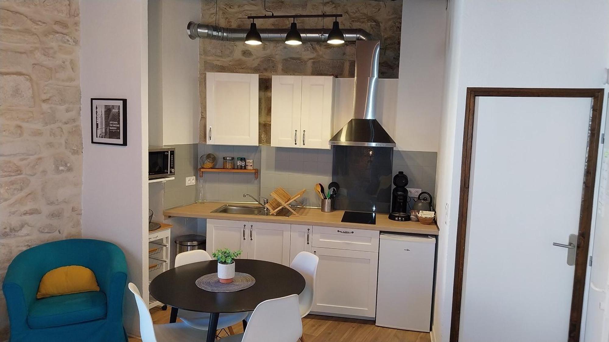 Immeuble 3 Apparts Centre Historique St Gilles Maisoncarreeconciergerie Saint-Gilles  Exterior foto